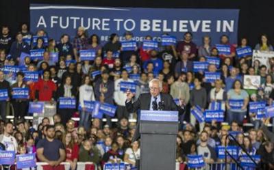 ຜູ້ສະໝັກເລືອກຕັ້ງBernie Sanders ຮັດແຄບໄລຍະຫ່າງກັບທ່ານນາງ Hillary Clinton